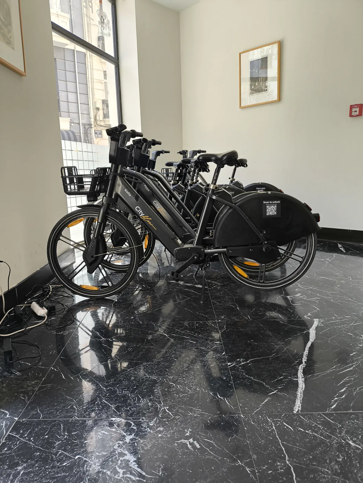 Free for guests vs upselling: which hotel bike model works best in 2026?