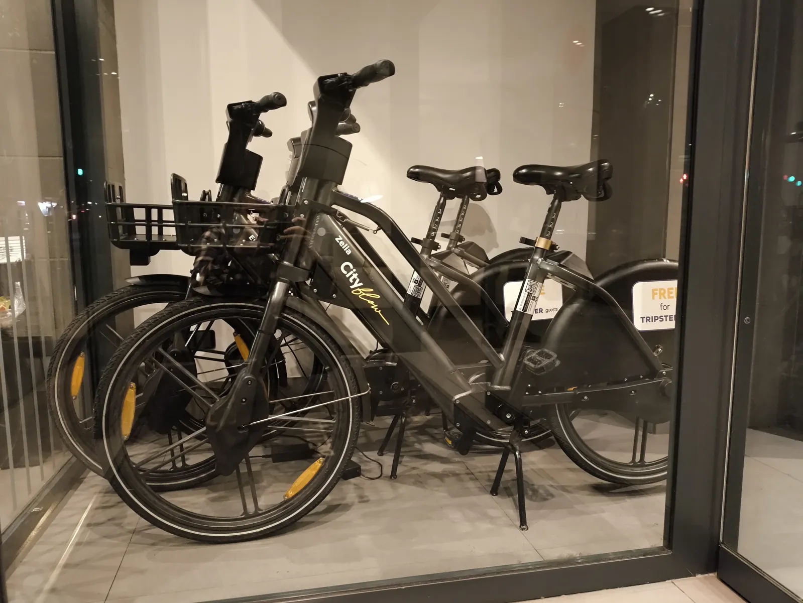 How much does a bike fleet for a hotel cost: real pricing and 12-month ROI